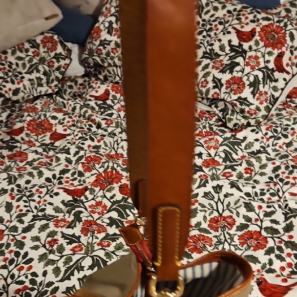 Dooney & Bourke Tan Shoulder Bag with Brown Trim - Picture 8 of 10